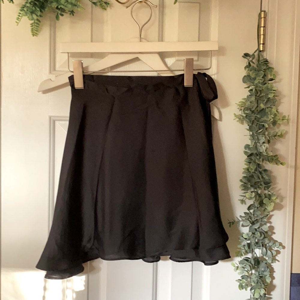 UO Black Ballet Skirt (small)